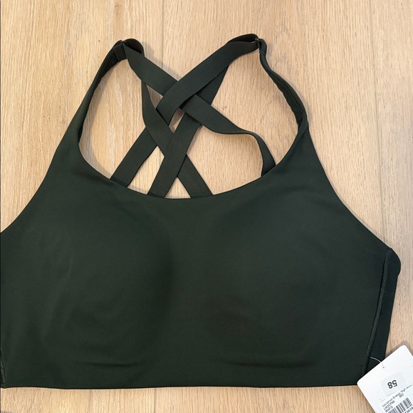 lululemon SET - Energy Support Bra + Fast and Free Shorts in Rainforest Green - Picture 4 of 9